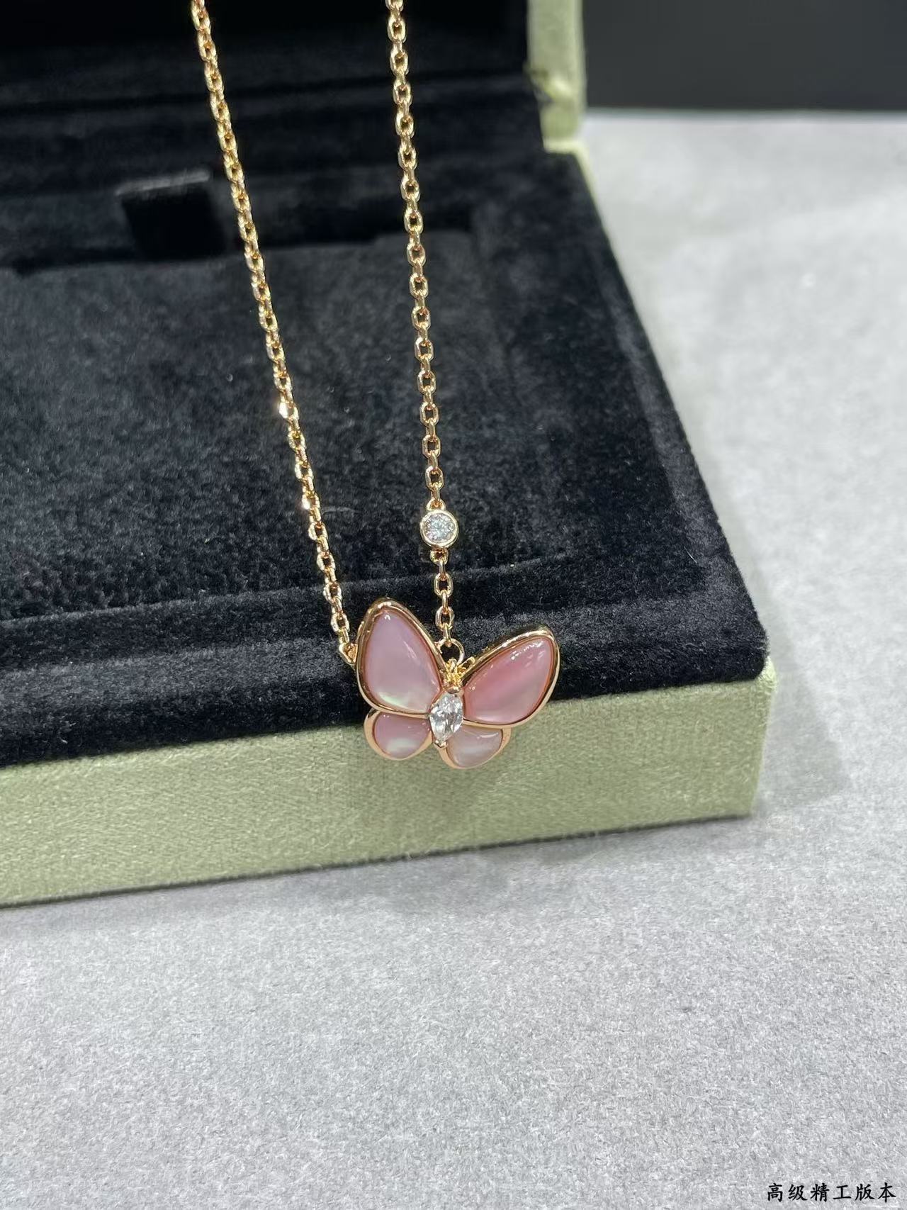 [Luxery]BUTTERFLY PINK MOTHER-OF-PEARL DIAMOND NECKLACE