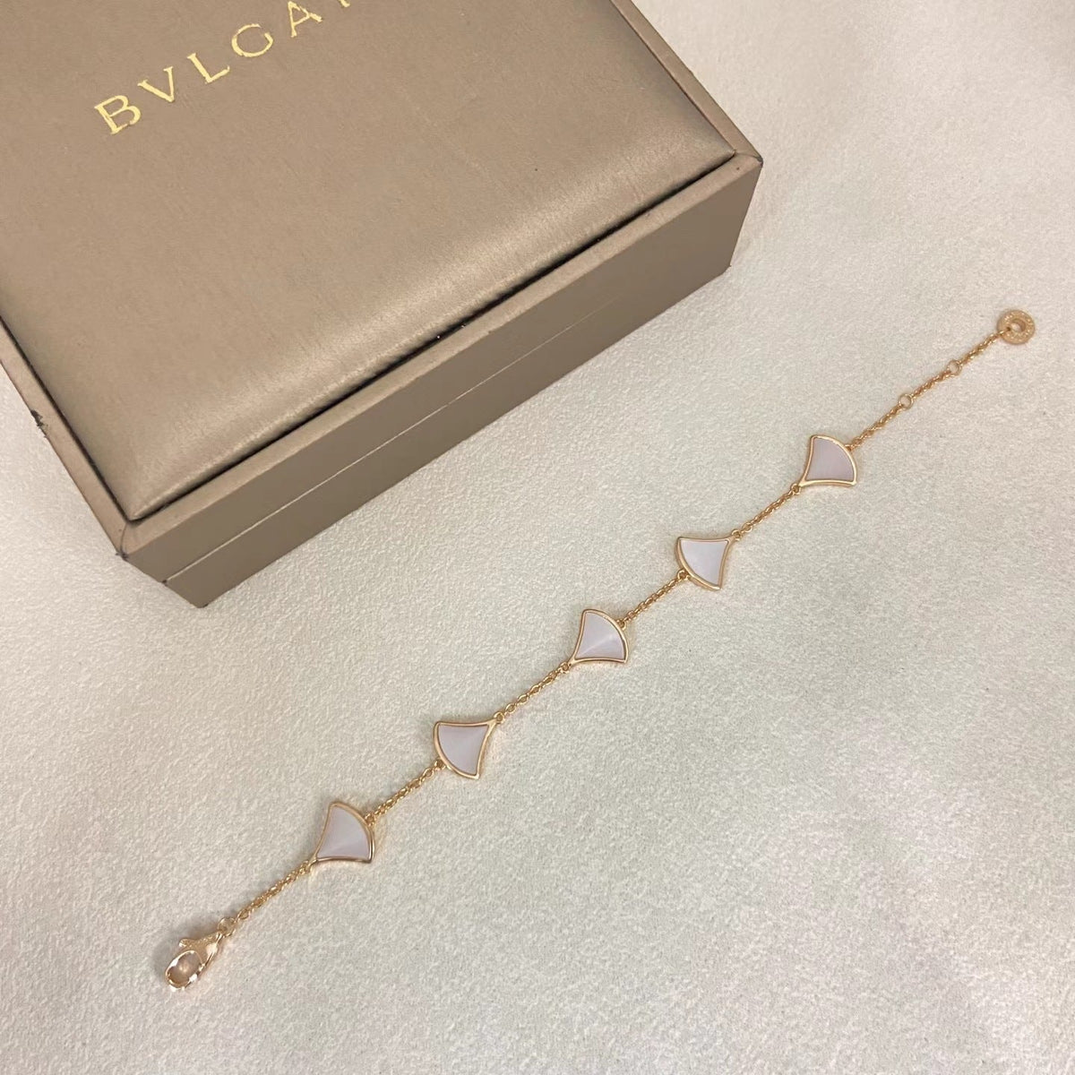 [⭐Luxus] NEUER BLUMENROCK UND ROSÉGOLDENES ARMBAND