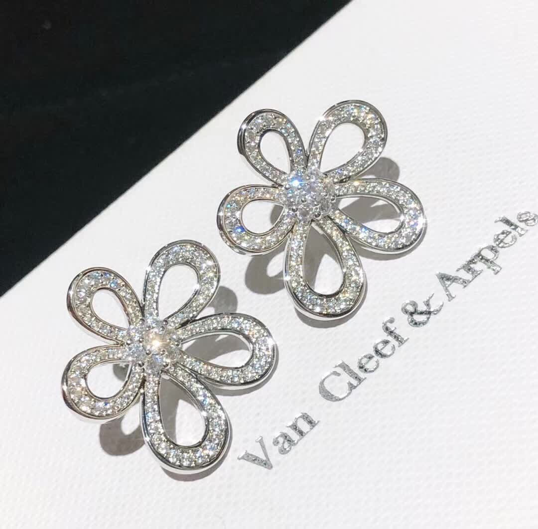 {
  "[⭐Luxery]FLOWERLACE EARRINGS FULL DIAMONDS": "[⭐ラグジュアリー] フラワーレース・フルダイヤモンドイヤリング"
}