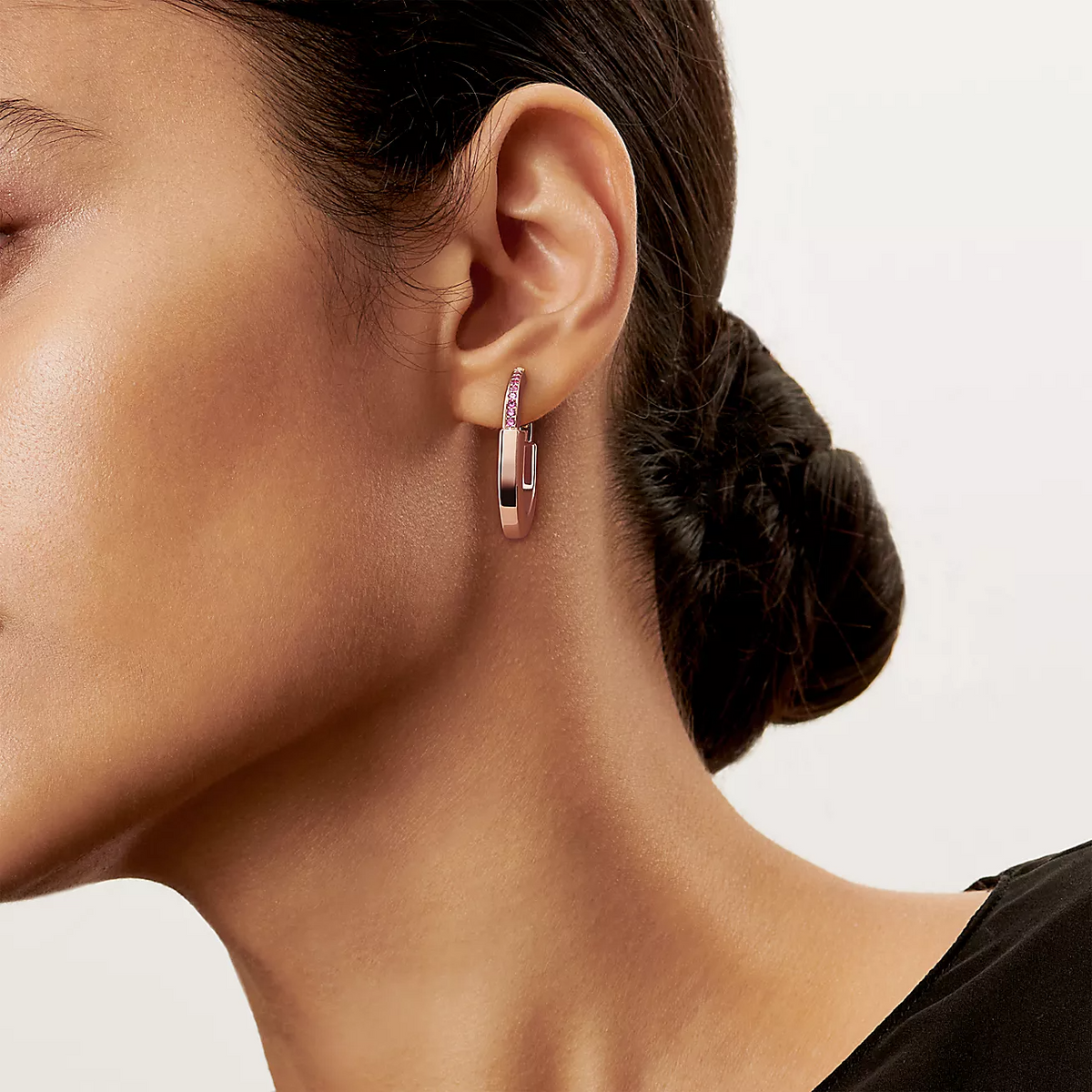 {
  "[⭐Luxery Jewels]LOCK MEDIUM PINK DIAMOND PINK GOLD EARRINGS": "[⭐Luxery Jewels]LOCK MITTLERE OHRRINGE AUS ROSADIAMANTEN UND ROSÉGOLD"
}