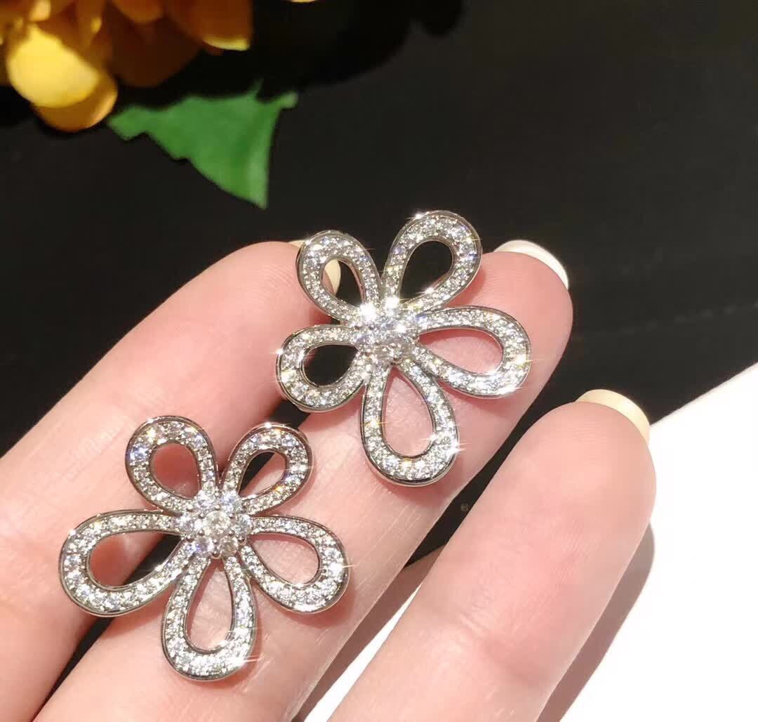 {
  "[⭐Luxery]FLOWERLACE EARRINGS FULL DIAMONDS": "[⭐ラグジュアリー] フラワーレース・フルダイヤモンドイヤリング"
}