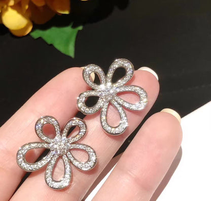 {
  "[⭐Luxery]FLOWERLACE EARRINGS FULL DIAMONDS": "[⭐ラグジュアリー] フラワーレース・フルダイヤモンドイヤリング"
}