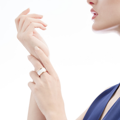 [⭐Luxery]ZERO 1 VIER-BAND-RING MIT SPIRALE AUS WEISSER KERAMIK UND ROSÉGOLD