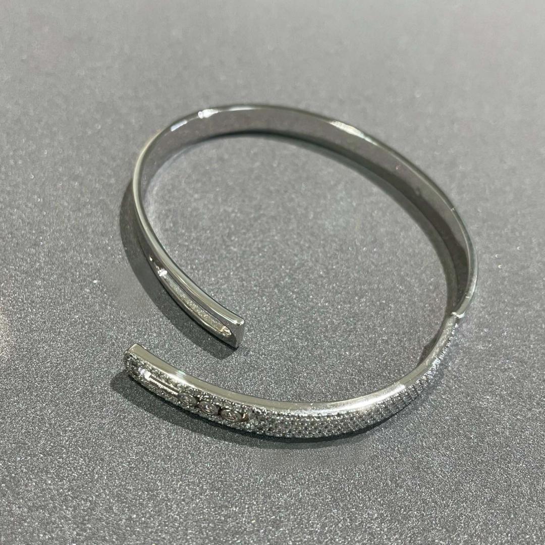 {
  "[⭐Luxery]Move Noa Rose Gold Pavé Diamond Bangle Bracelet": "[⭐ラグジュアリー] ムーヴ ノア ローズゴールド パヴェダイヤモンド バングルブレスレット"
}