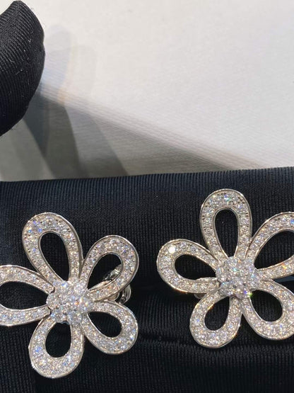 {
  "[⭐Luxery]FLOWERLACE EARRINGS FULL DIAMONDS": "[⭐ラグジュアリー] フラワーレース・フルダイヤモンドイヤリング"
}