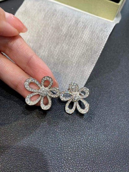 {
  "[⭐Luxery]FLOWERLACE EARRINGS FULL DIAMONDS": "[⭐ラグジュアリー] フラワーレース・フルダイヤモンドイヤリング"
}