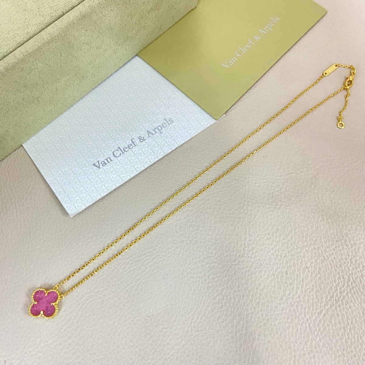 [⭐Luxery]15MM BUBBLE PINK ENAMEL SINGLE-FLOWER FOUR-LEAF CLOVER NECKLACE