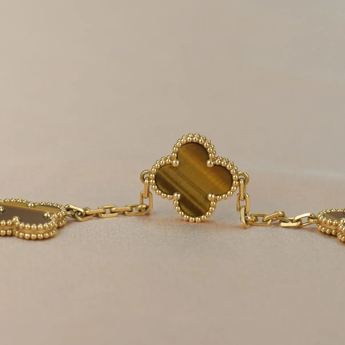[Luxery] CLOVER 5 MOTIFS TIGER EYE BRACELET COLLECTION