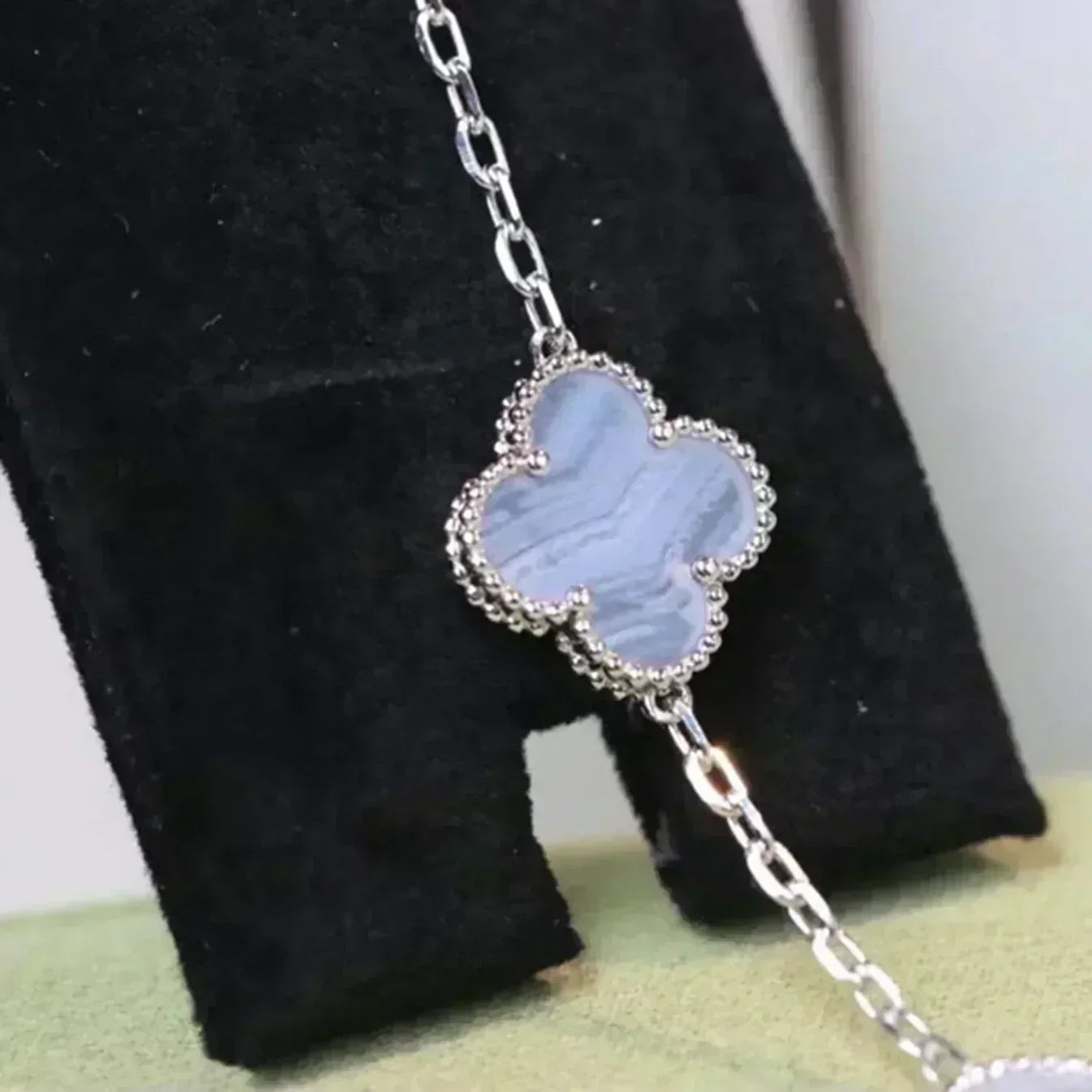 [Luxery] CLOVER 5 MOTIF PURPLE CHALCEDONY BRACELET COLLECTION