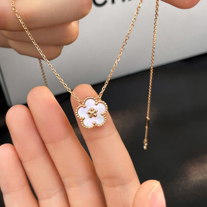 [Luxery]LUCKY  WHITE MOP  PLUM BLOSSOM NECKLACE