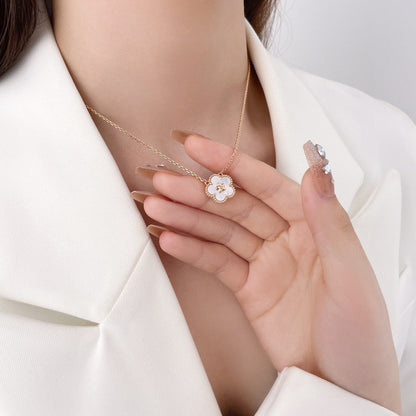 [Luxery]LUCKY  WHITE MOP  PLUM BLOSSOM NECKLACE