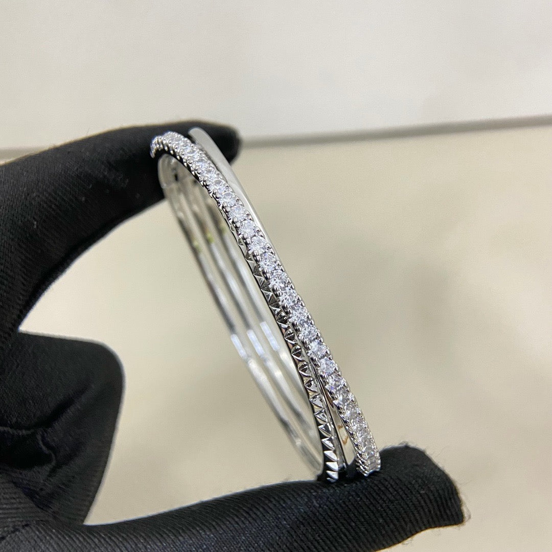 [⭐ラグジュアリー] エタンセル ドゥ カルティエ ブレスレット、ハーフダイヤモンド