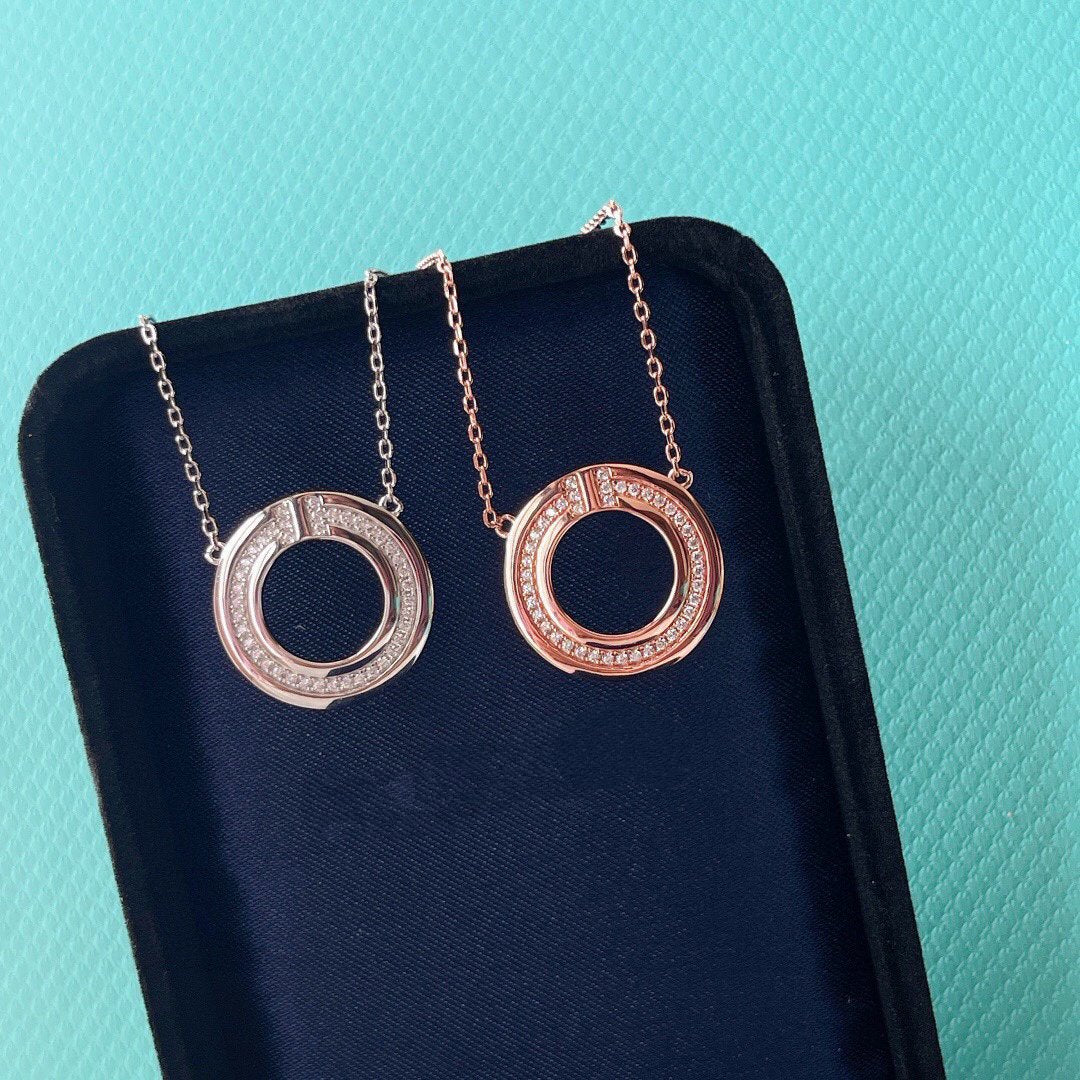 [⭐Luxery Jewels]DIAMOND AND MOTHER OF PEARL CIRCLE PENDANT