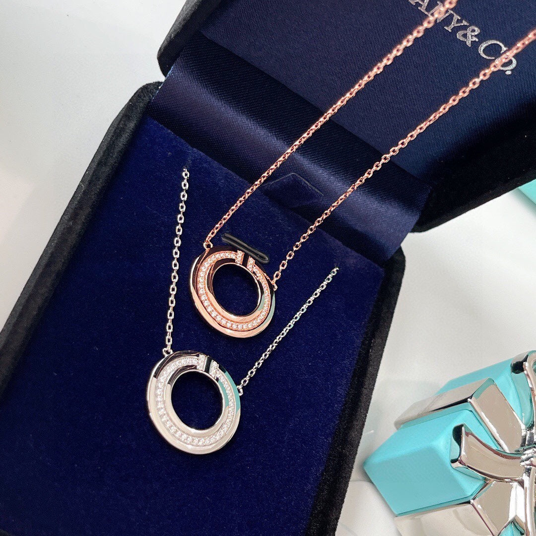 [⭐Luxery Jewels]DIAMOND AND MOTHER OF PEARL CIRCLE PENDANT