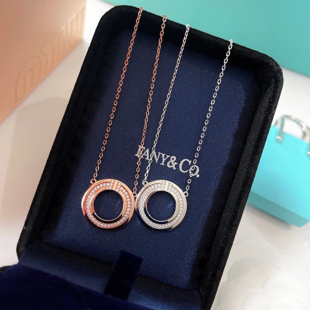 [⭐Luxery Jewels]DIAMOND AND MOTHER OF PEARL CIRCLE PENDANT