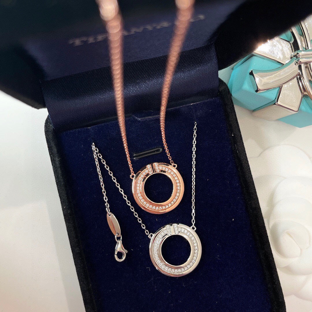 [⭐Luxery Jewels]DIAMOND AND MOTHER OF PEARL CIRCLE PENDANT