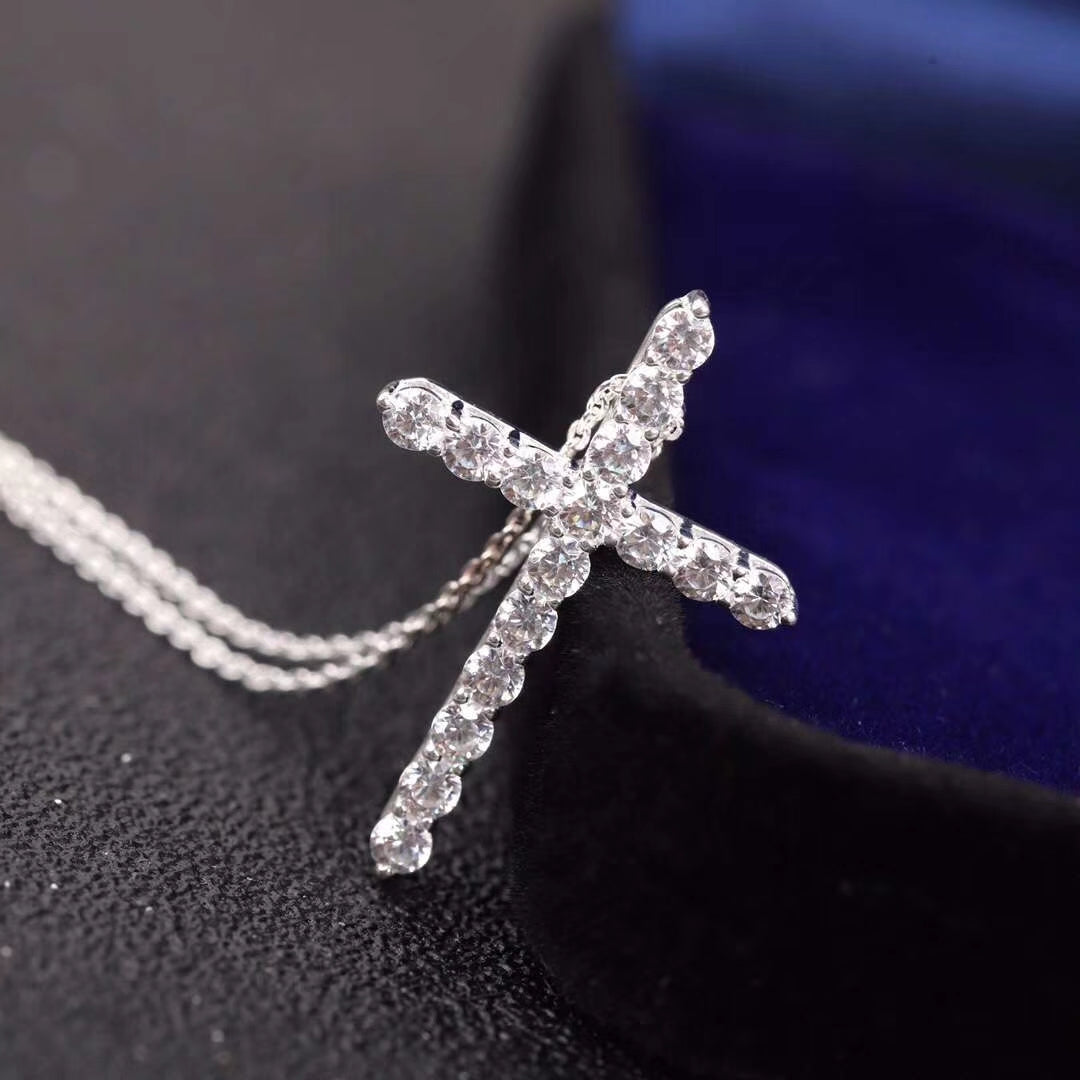 {
  "⭐Luxery Jewels": "⭐ラグジュアリー・ジュエルズ",
  "MOISSANITE STONE CROSS PENDANT NECKLACE SIMULATED DIAMOND CROSS CHOKER": "モアサナイト・ストーン・クロス・ペンダント・ネックレス　シミュレーテッド・ダイヤモンド・クロス・チョーカー"
}