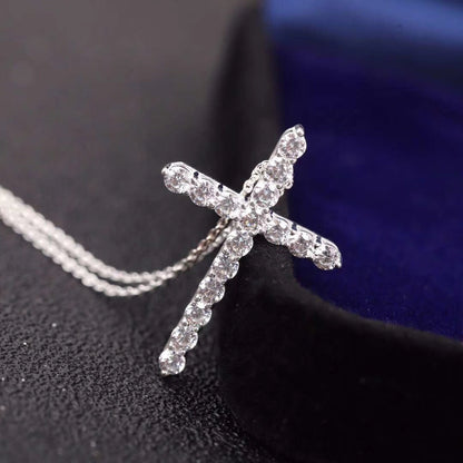 {
  "⭐Luxery Jewels": "⭐ラグジュアリー・ジュエルズ",
  "MOISSANITE STONE CROSS PENDANT NECKLACE SIMULATED DIAMOND CROSS CHOKER": "モアサナイト・ストーン・クロス・ペンダント・ネックレス　シミュレーテッド・ダイヤモンド・クロス・チョーカー"
}