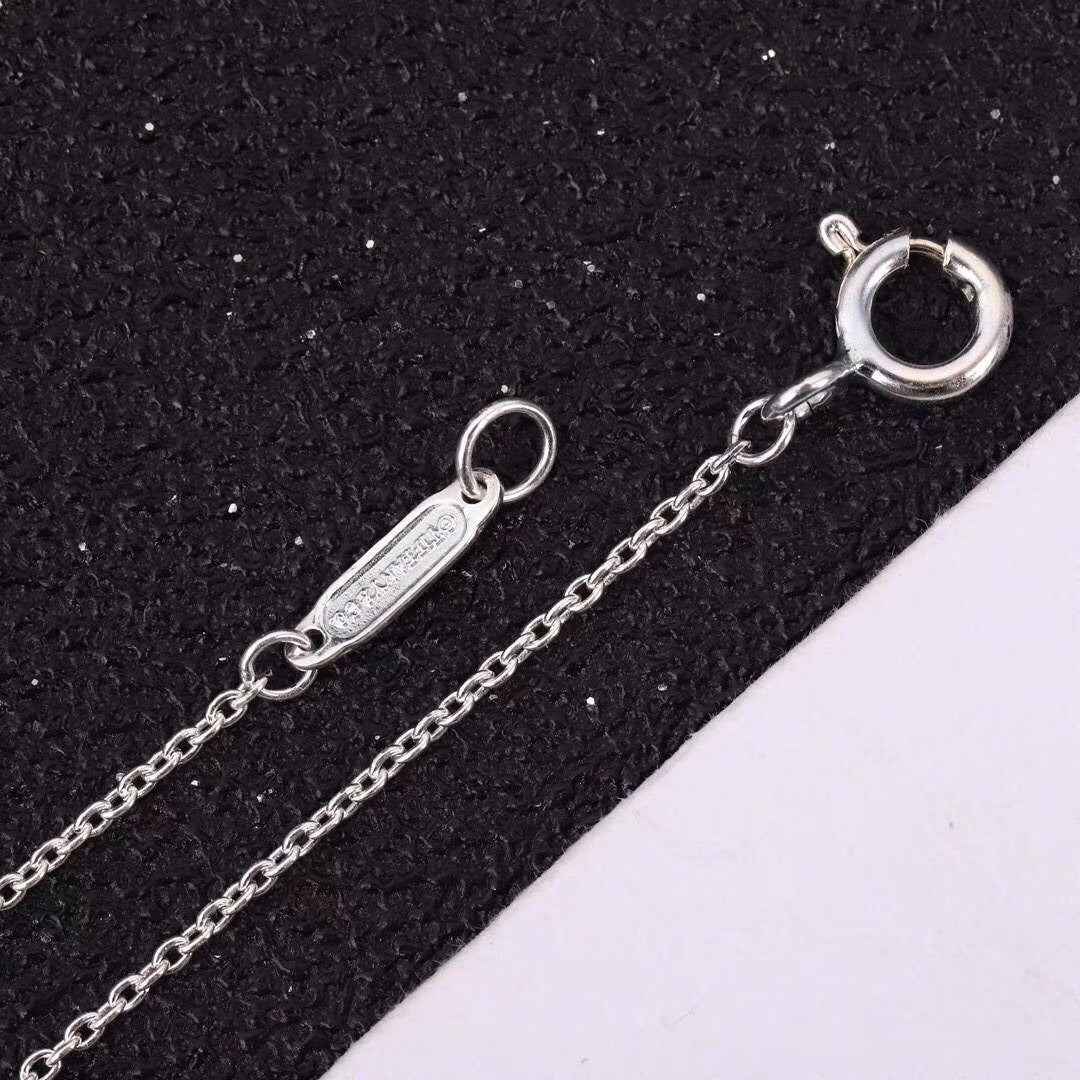 {
  "⭐Luxery Jewels": "⭐ラグジュアリー・ジュエルズ",
  "MOISSANITE STONE CROSS PENDANT NECKLACE SIMULATED DIAMOND CROSS CHOKER": "モアサナイト・ストーン・クロス・ペンダント・ネックレス　シミュレーテッド・ダイヤモンド・クロス・チョーカー"
}