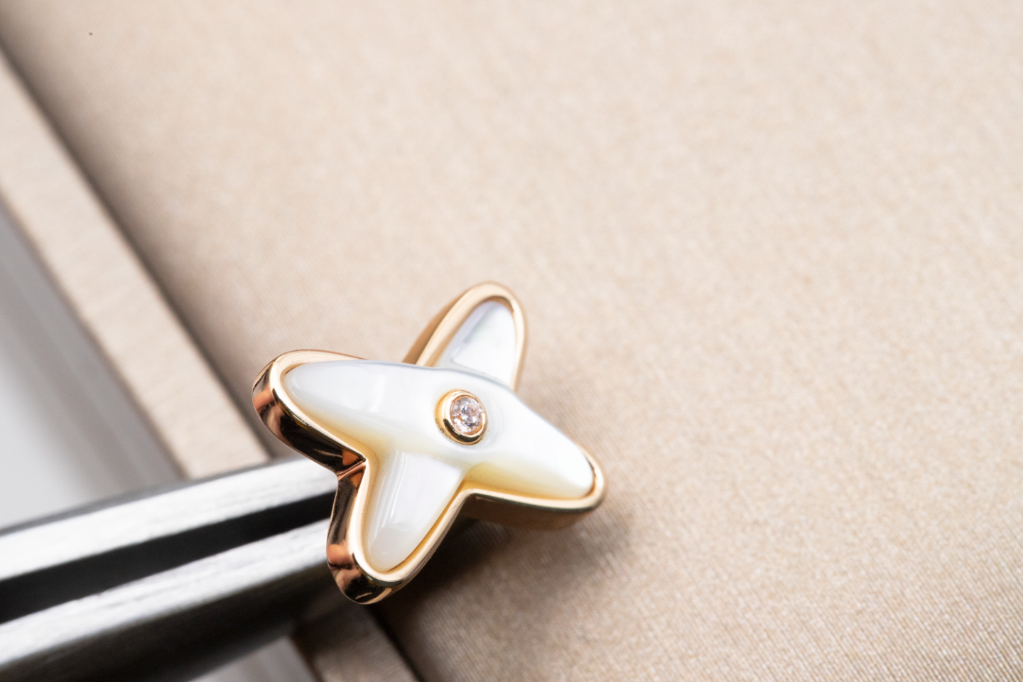 [Luxery]JEUX DE WHITE MOP ROSE GOLD DIAMOND EARRINGS