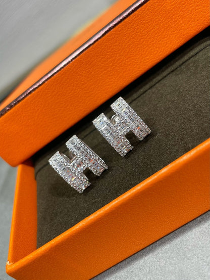 [Luxery]H STUD EARRINGS WITH SILVER DIAMONDS