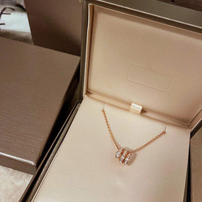 [⭐Luxus]SERPENTI HALSKETTE AUS ROSÉGOLD MIT DOPPELRING UND DIAMANTEN