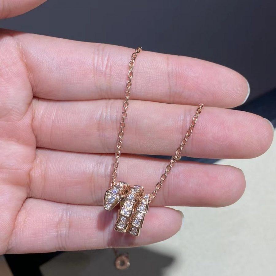 [⭐Luxus]SERPENTI HALSKETTE AUS ROSÉGOLD MIT DOPPELRING UND DIAMANTEN