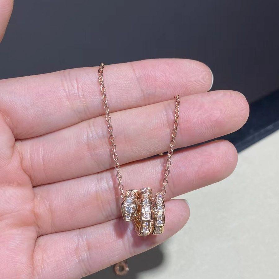 [⭐Luxus]SERPENTI HALSKETTE AUS ROSÉGOLD MIT DOPPELRING UND DIAMANTEN