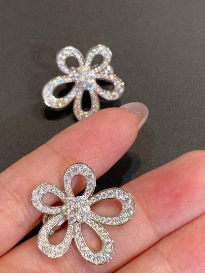 {
  "[⭐Luxery]FLOWERLACE EARRINGS FULL DIAMONDS": "[⭐ラグジュアリー] フラワーレース・フルダイヤモンドイヤリング"
}