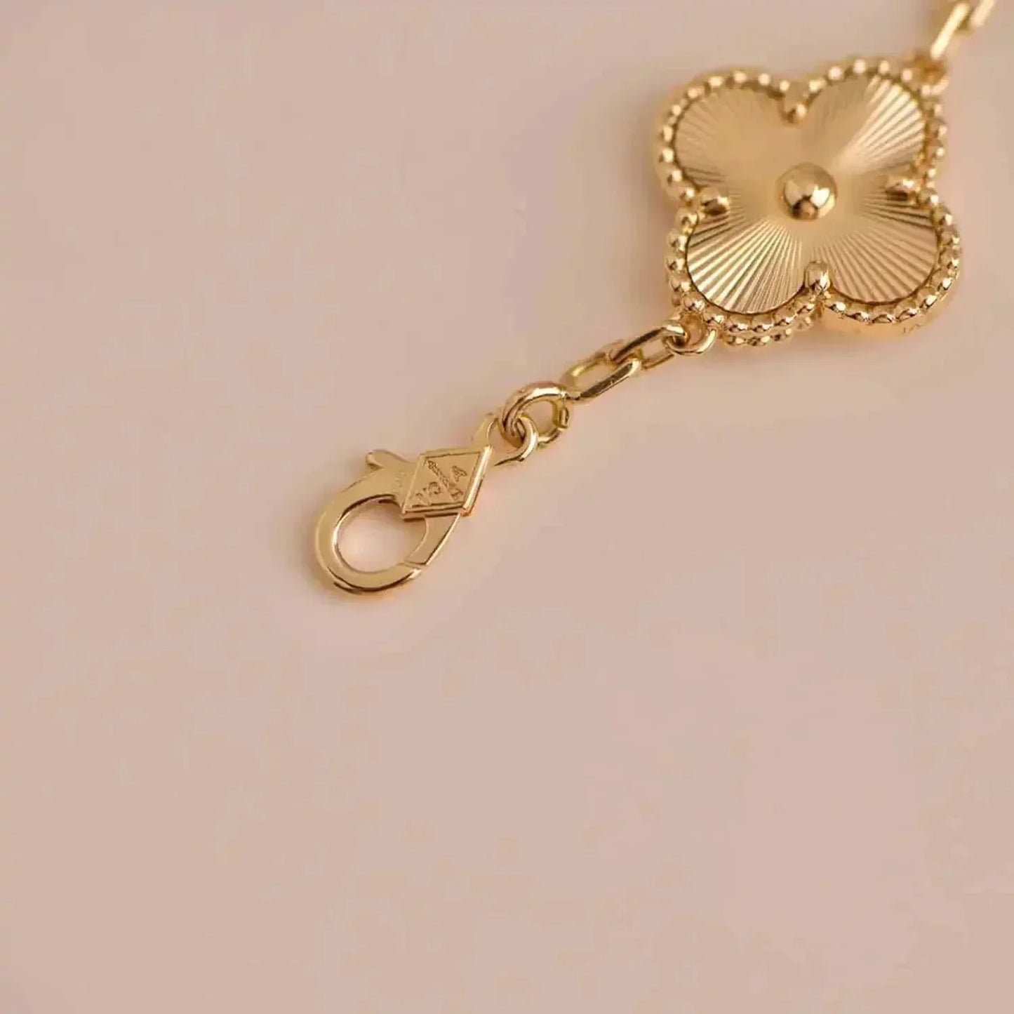 [Luxery] CLOVER 5 MOTIF LASER BRACELET COLLECTION