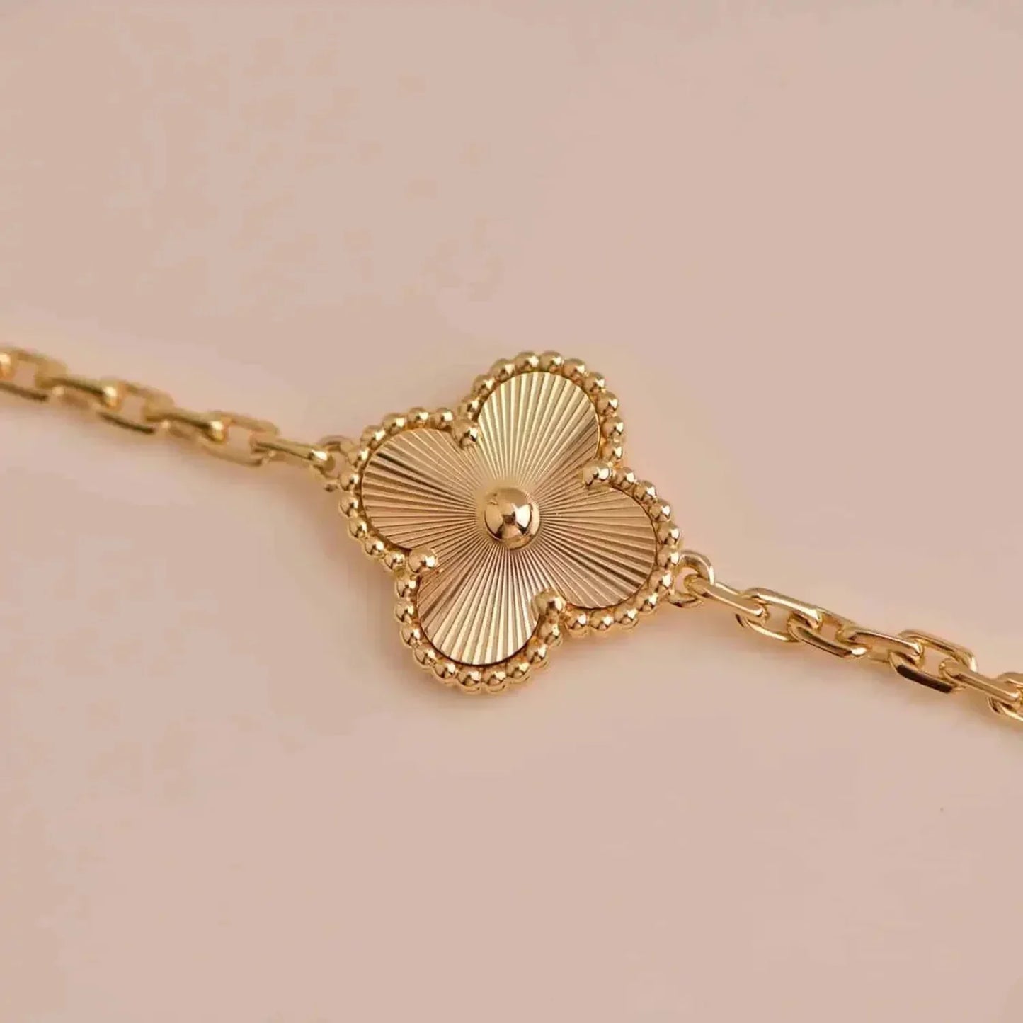 [Luxery] CLOVER 5 MOTIF LASER BRACELET COLLECTION