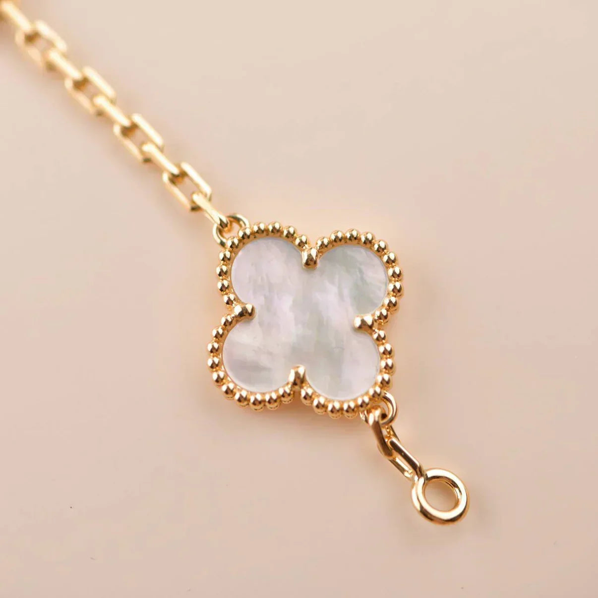 [Luxery]CLOVER WHITE PEARL MOP 5 MOTIF BRACELET COLLECTION