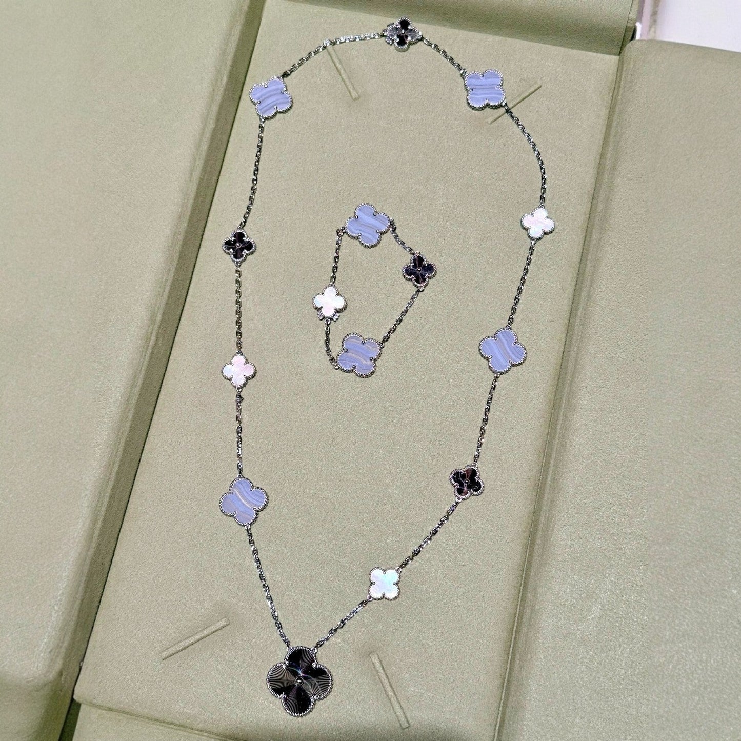 [Luxery]DETACHABLE CLOVER 15(11+4) FLOWER SILVER NECKLACE SET