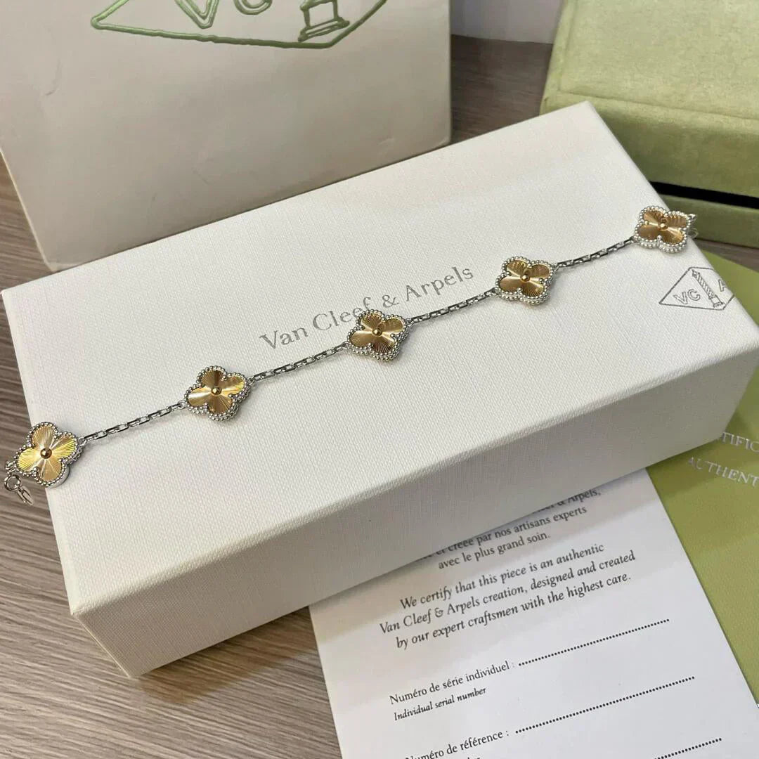 [Luxery] CLOVER 5 MOTIF LASER BRACELET COLLECTION