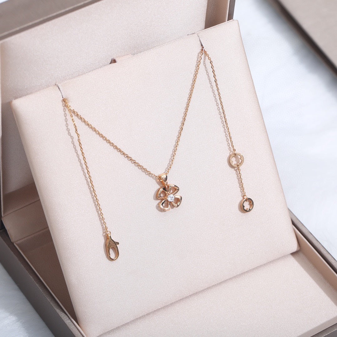 {
  "[⭐Luxery]FIOREVER NECKLACE DIAMOND CENTER": "[⭐ラグジュアリー] フィオレヴァー ネックレス ダイヤモンドセンター"
}