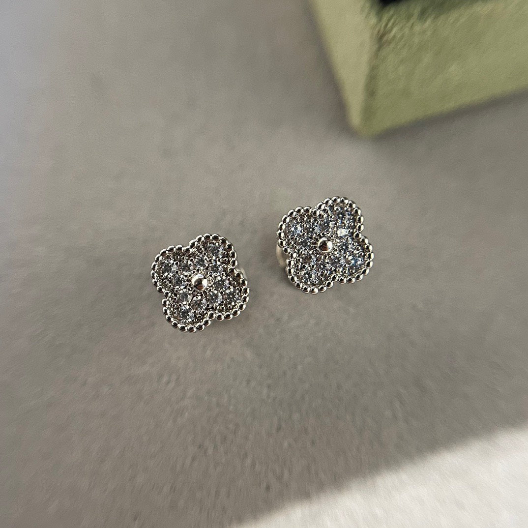 [Luxery]CLOVER MINI DIAMOND STUD EARRINGS