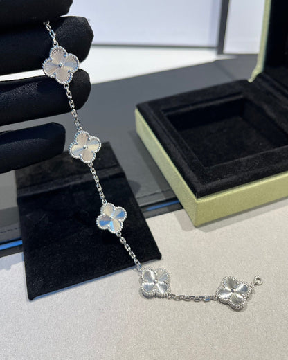 [Luxery] CLOVER 5 MOTIF LASER BRACELET COLLECTION