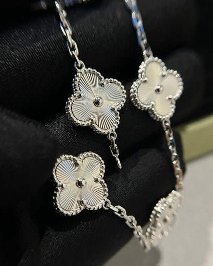 [Luxery] CLOVER 5 MOTIF LASER BRACELET COLLECTION